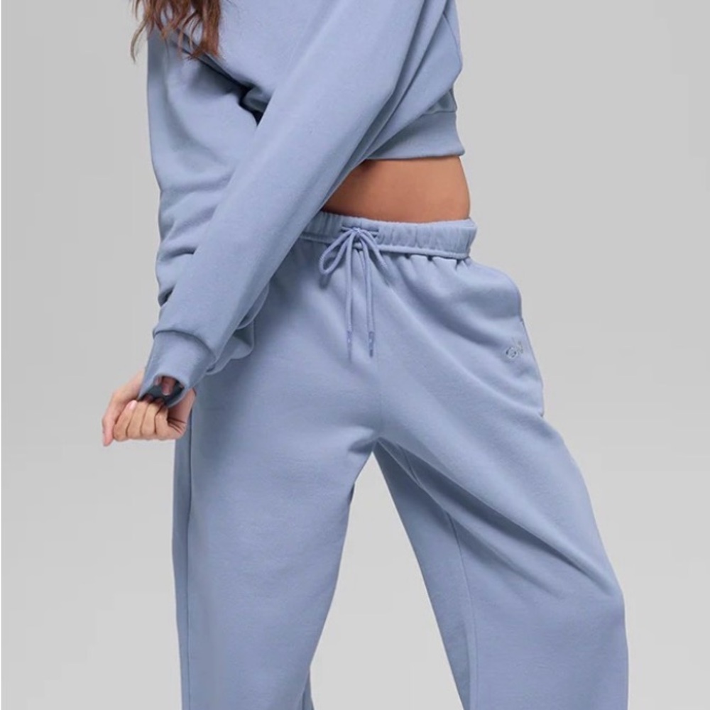 Alo Cropped Sweatshirt and Joggers Set Winter Frost